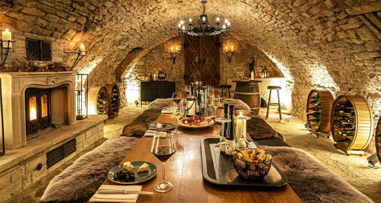 Victor'S Residenz-Hotel Schloss Berg Nennig Kültér fotó Wine tasting at Château de Chaumont