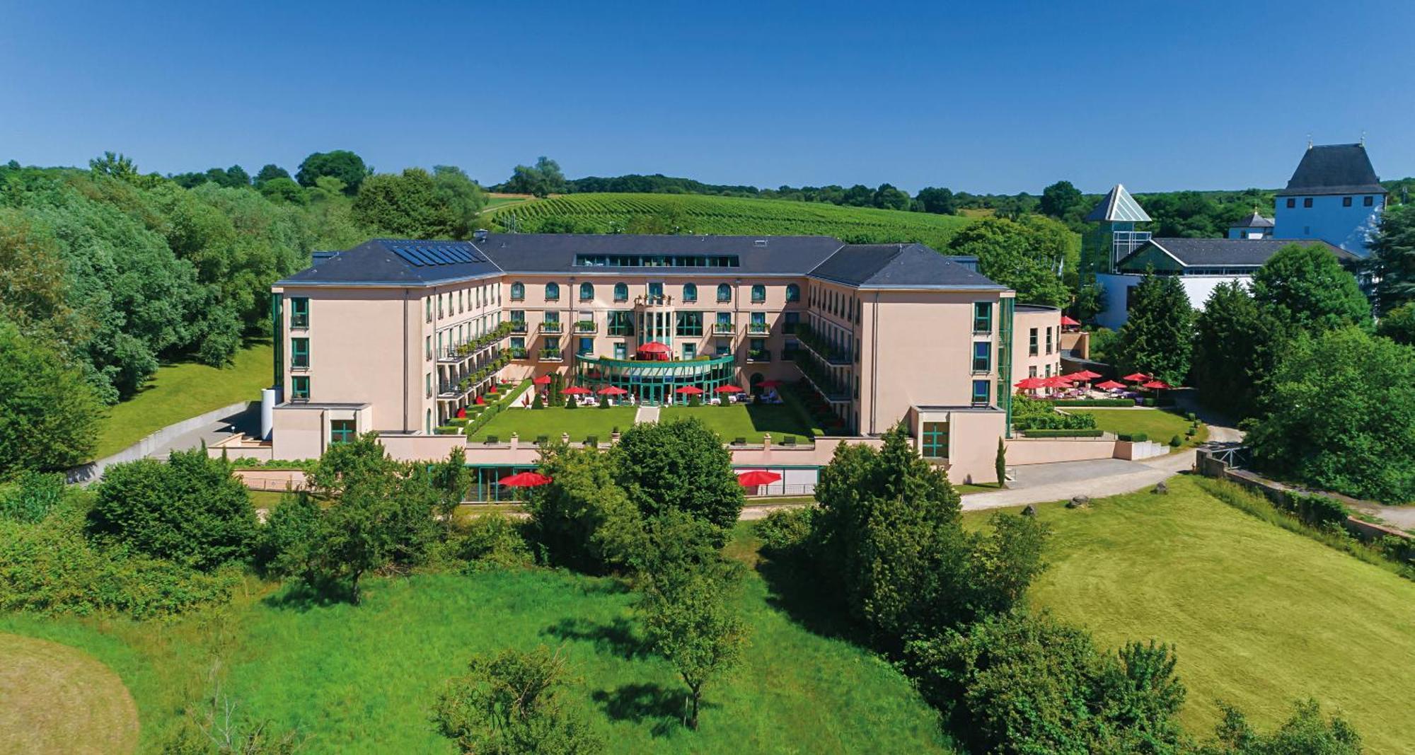 Victor'S Residenz-Hotel Schloss Berg Nennig Kültér fotó Aerial view of the campus