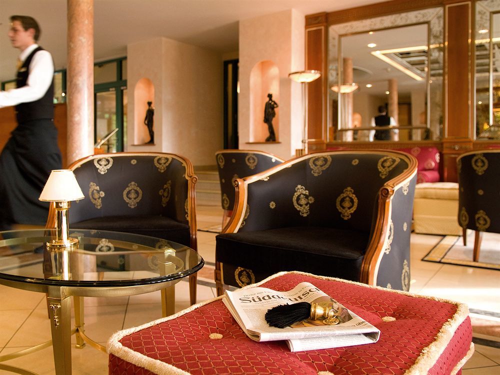 Victor'S Residenz-Hotel Schloss Berg Nennig Kültér fotó Lobby