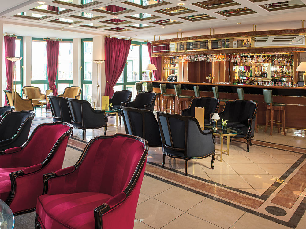Victor'S Residenz-Hotel Schloss Berg Nennig Kültér fotó The bar