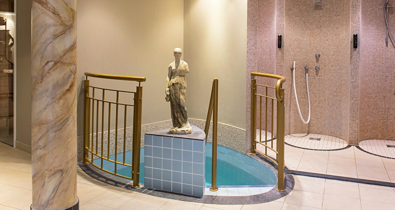 Victor'S Residenz-Hotel Schloss Berg Nennig Szoba fotó A modern spa
